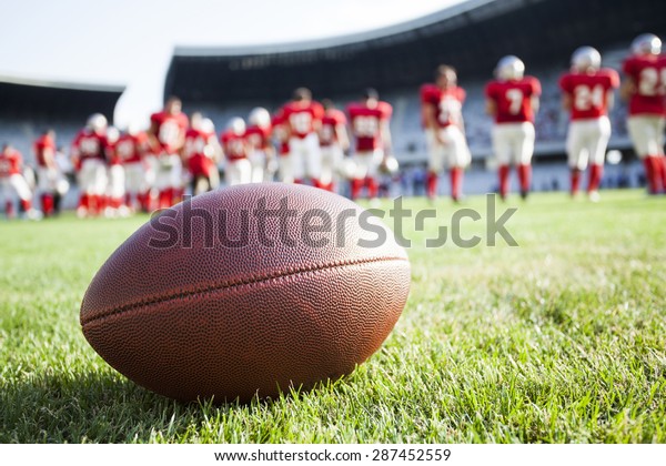 College Football Bilder Stockfotos Und Vektorgrafiken Shutterstock