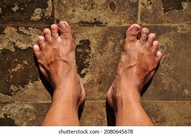 Wide feet Images, Stock Photos 