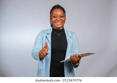 Close Up Of A Beautiful African Business Woman Isolated Over White Background Smiling And Did Thumbs Up