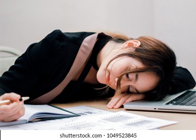 Falling Asleep On Desk Images Stock Photos Vectors Shutterstock