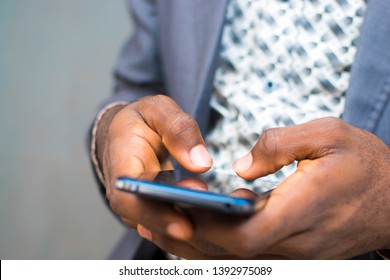close up of a black man using his smartphone