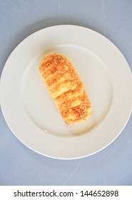 Close up bread on white plate./Bread.