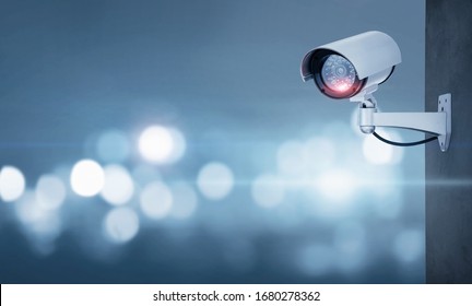 Nahaufnahme der CCTV-Kamera auf dezent fokussiertem Hintergrund mit Kopienraum