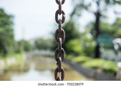The close up chain with blurry background.