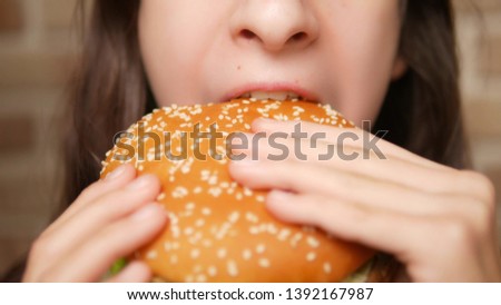 Similar – Foto Bild lecker Hamburger Hand