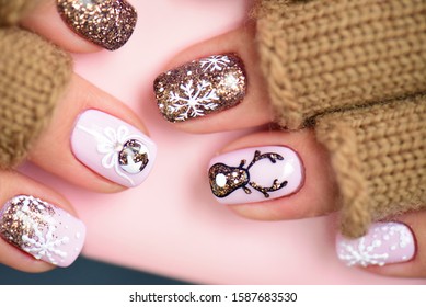 Close Up Christmas Gel Nails Art Winter Manicure Womans Fashion