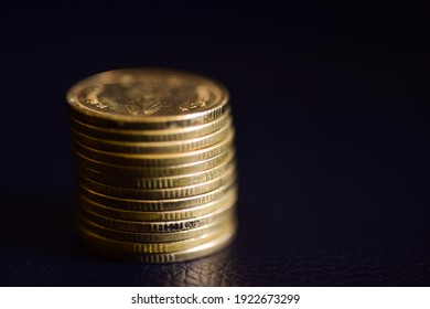Nahaufnahme von Münzen mit Makro-Objektiv-2-THB-Münzen.