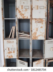 506 Broken Locker Stock Photos, Images & Photography | Shutterstock