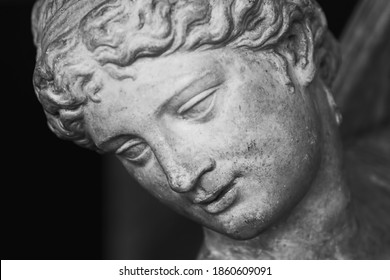 Nahaufnahme Gesicht der olympischen Göttin der Liebe und Schönheit Aphrodite (Venus). Fragment der alten Statue. 