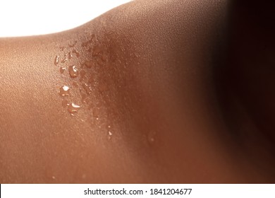 Close Up Of Female Neck And Shoulder With Water Drops In Beautiful Shine. African-american Model. Beauty, Fashion, Skincare, Cosmetics Concept. Copyspace For Ad. Well-kept Skin, Fresh Look.