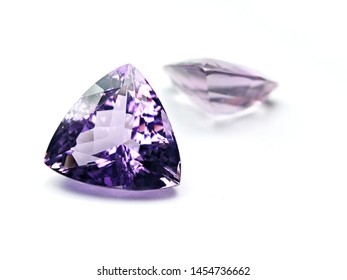 Close Up Genuine Mined Purple Amethyst   Gemstone Trillion Shape Cutting For Fashion Jewelry 