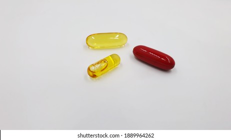 Close Up Golden Color Oil Supplements In Soft Gel Capsule, Healthy Product Concept Vitamin Omega-3 Fish Oil Supplement .