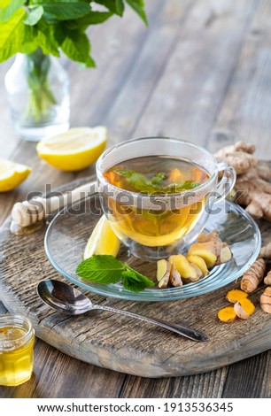 Foto Bild Tee Tasse mit Kräutertee Teebeuteln