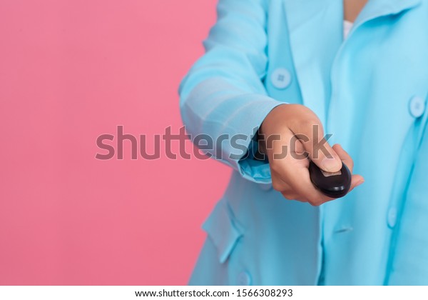 Close up hand of business woman
holding smart key on pink background. Immobilizer car
key.