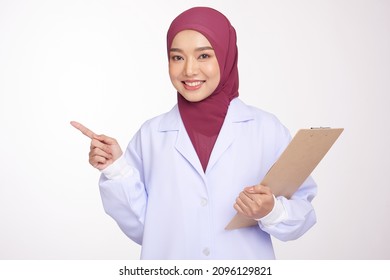 Close Up Of Hijab Female Doctor Pointing Up Finger With Files