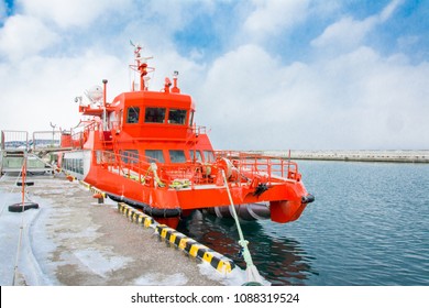 
Close Up Of  Icebreaker, A Ship Designed For Breaking A Channel Through Ice. Icebreaker Ship Going Through The Ice Fields. Boats That Bring Tourists To The Sea. In The Winter Of Hokkaido, Japan.