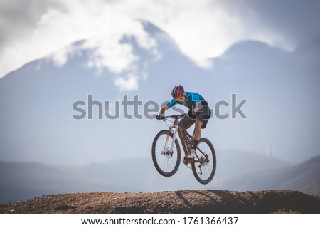 Close up image of a mountain biker speeding down a mountain bike trail in the montains.