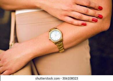 hand watch girl stylish