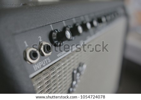 close up inputs guitar amplifier
