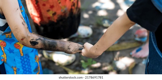 Close Up Kids Holding Dirty Hands Together In Art School, Messy Colored Hands Kids During Learning Art, Dirty Child Holding Hands, Children Make A Mess From Painting Art Class, Playful Young Childhood