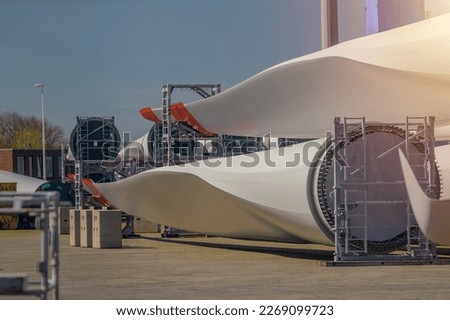 Close up of large wind turbine blade stored for tranport with ship. Stocked wind turbine blades for further shipment. Foto stock © 