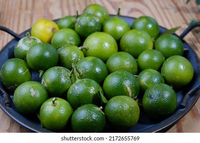 Close Look Fresh Sliced Calamondin Calamansi Stock Photo 2172655769 ...