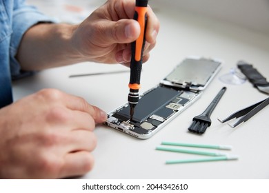 982 Man throwing phone Images, Stock Photos & Vectors | Shutterstock