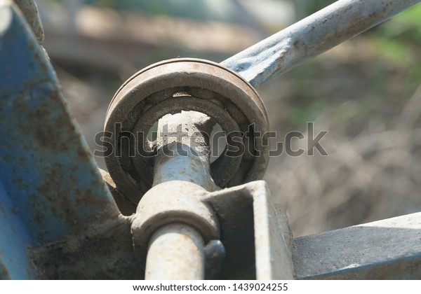 close up metal ball
bearing