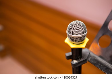 Close up of microphone on the note stand