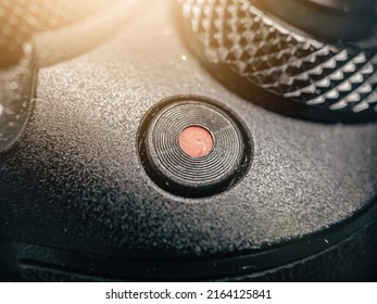 close up mirrorless record button 
