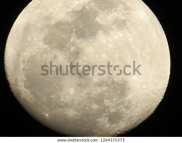Close up\
moon