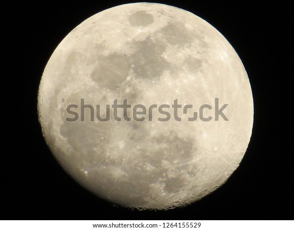 Close up\
moon