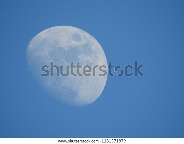 close up moon\
