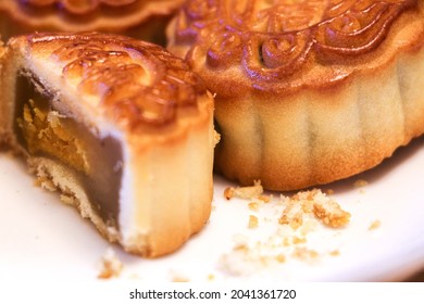 3,686 Mooncake on plate Images, Stock Photos & Vectors | Shutterstock