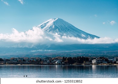 Close Mount Fuji Lake Kawaguchi Side Stock Photo 1257315334 | Shutterstock