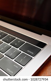 close up on the delete button