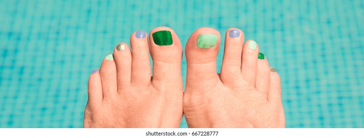 Close up woman bare feet  blue water in the background  panorama