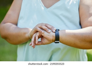 Close Up Of Overweight Black Woman Setting Up Fitness Watch During Outdoor Workout In Park