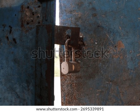Close up of the padlock on the old gate.
