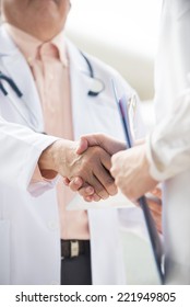 Close Up  Photo Asian Medical Team Of Doctors Shaking Hands Inside Hospital Building