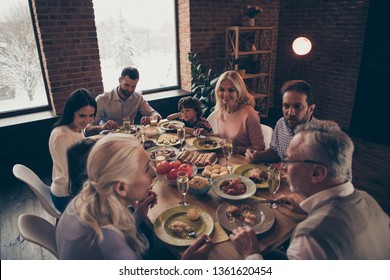 Close Up Photo Big Large Family Thanksgiving Conversation Members Company Brother Sister Granny Mom Dad Grandpa Son Daughter Sitting Round Festive Holiday Full Tasty Dishes Table Loft House Indoors