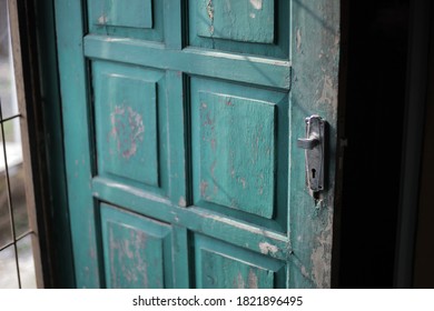 Close Up Photo Of A Broken Door Handle