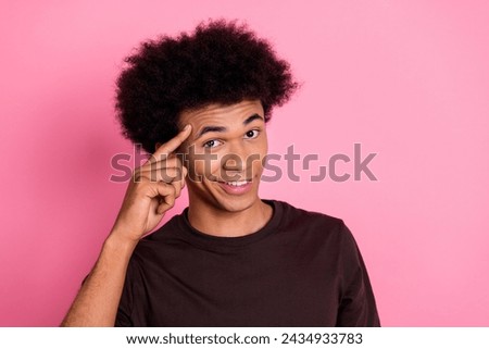 Close up photo of handsome young man model wearing brown t shirt touching forehead brilliant idea isolated on pink color background