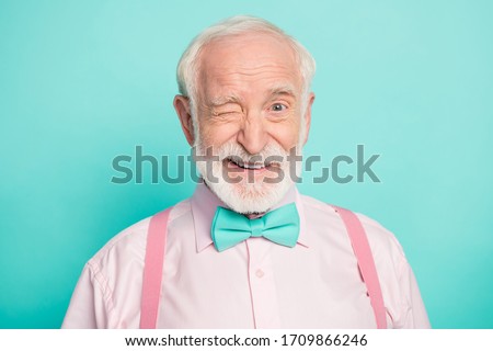 Close up photo of imposing dreamy candid old man wink blink enjoy cool best weekend wear good look clothing isolated over green color background