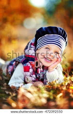 Similar – Herbstportrait eines lächelnden Kindmädchens mit Blumenstrauß aus Blättern