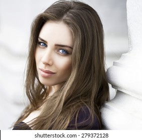 Brunette With Blue Eyes Pics