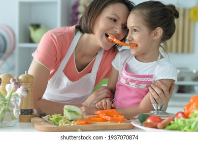 子供 食事 笑顔 の画像 写真素材 ベクター画像 Shutterstock