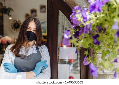 Close Up Portrait Of Floral Shop Woman Owner In Gloves With Face Mask, Open Door After Lockdown Quarantine. Announcement We Are Open Nv Doors, Flower Shops, Cafes, Local, Small Businesses Concept.