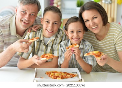 Mum Pizza Bilder Stockfotos Und Vektorgrafiken Shutterstock