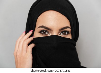 Close Portrait Pretty Arabian Woman Wearing Stock Photo 1075791863 ...